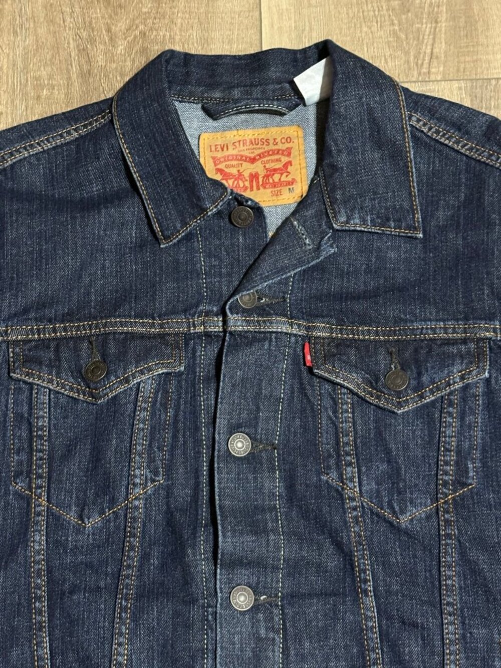 LEVI'S Trucker Jacket Men's Medium Dark Wash - Picture 2 of 12